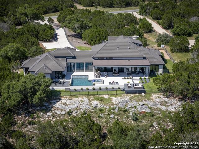 Listing photo id 49 for 121 Greystone Point