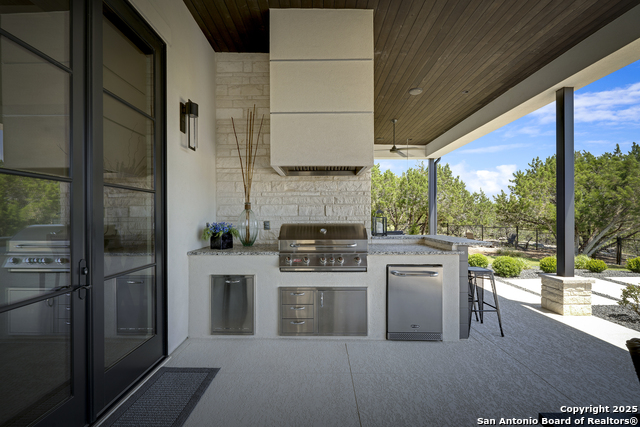 Listing photo id 51 for 121 Greystone Point