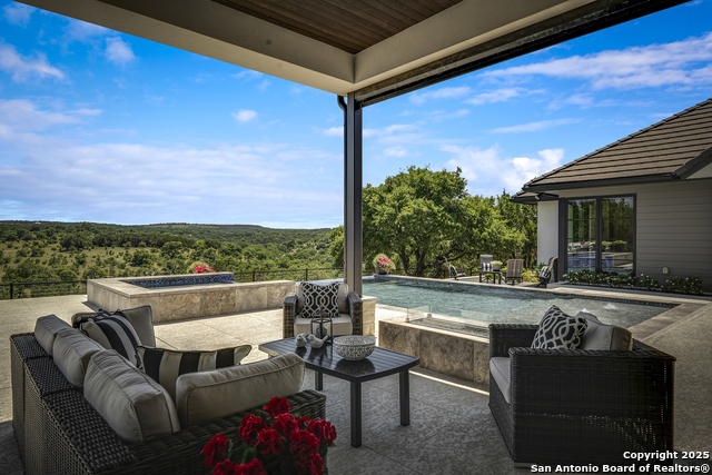 Listing photo id 53 for 121 Greystone Point