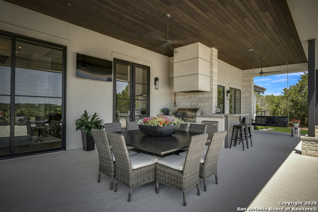 Listing photo id 56 for 121 Greystone Point