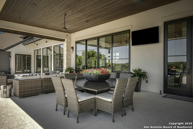 Listing photo id 57 for 121 Greystone Point