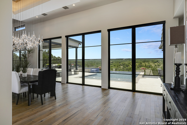 Listing photo id 4 for 121 Greystone Point