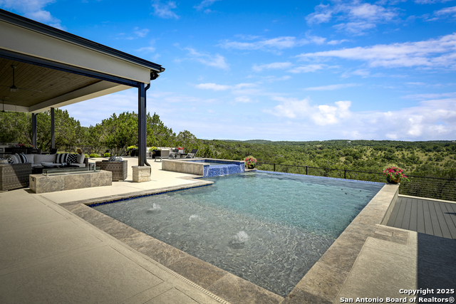 Listing photo id 59 for 121 Greystone Point