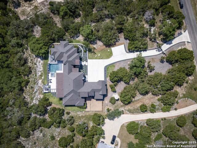 Listing photo id 66 for 121 Greystone Point