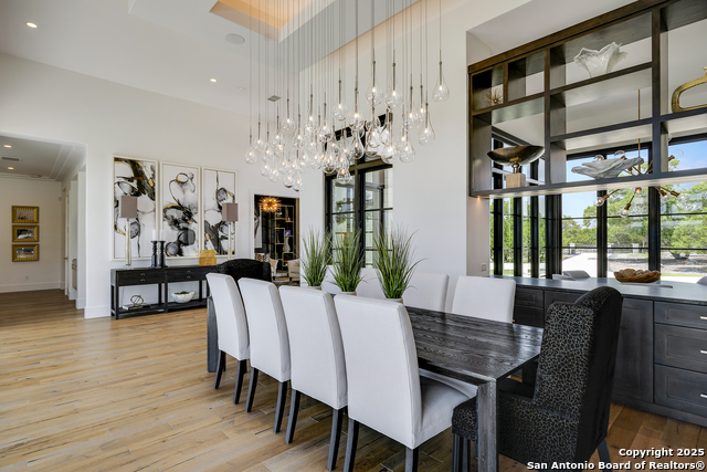 Listing photo id 5 for 121 Greystone Point