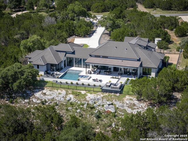 Listing photo id 68 for 121 Greystone Point