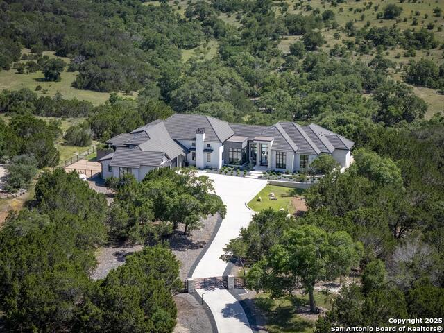 Listing photo id 69 for 121 Greystone Point