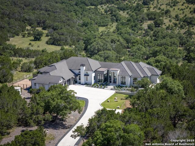 Listing photo id 71 for 121 Greystone Point