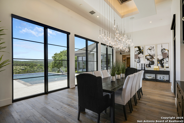 Listing photo id 6 for 121 Greystone Point