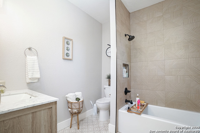 Image 11 of 25 For 517 Hollywood W