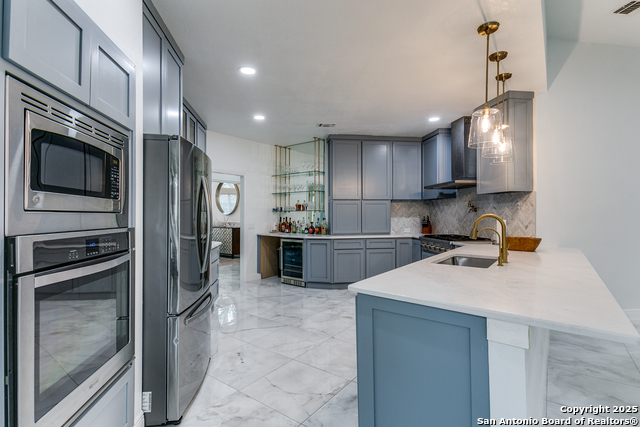 Listing photo id 10 for 18210 Crystal Ridge Dr.