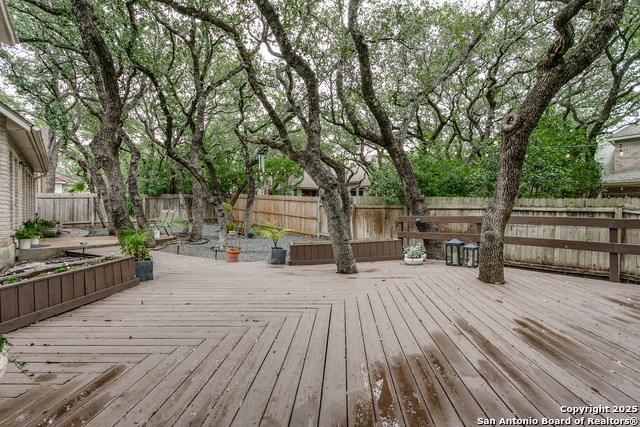 Listing photo id 22 for 18210 Crystal Ridge Dr.