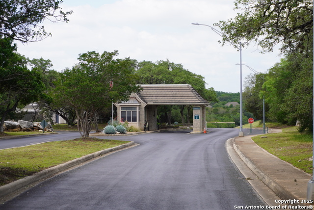 Listing photo id 25 for 18210 Crystal Ridge Dr.