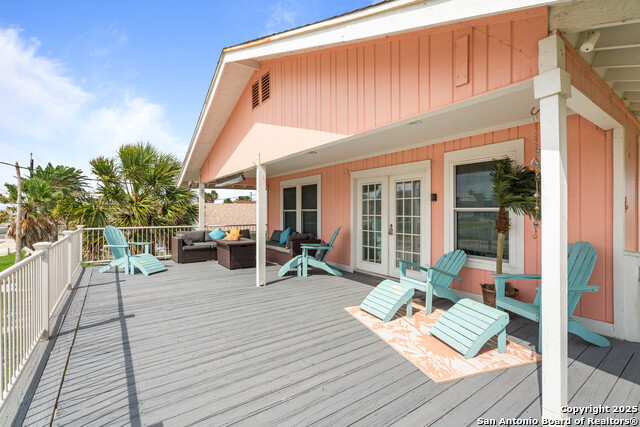 Details for 1419 S Magnolia St, Rockport, TX 78382