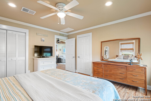 Listing photo id 9 for 1419 S Magnolia St