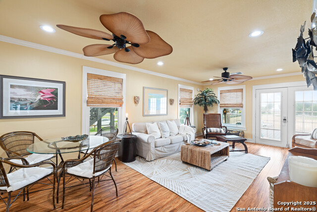 Listing photo id 14 for 1419 S Magnolia St