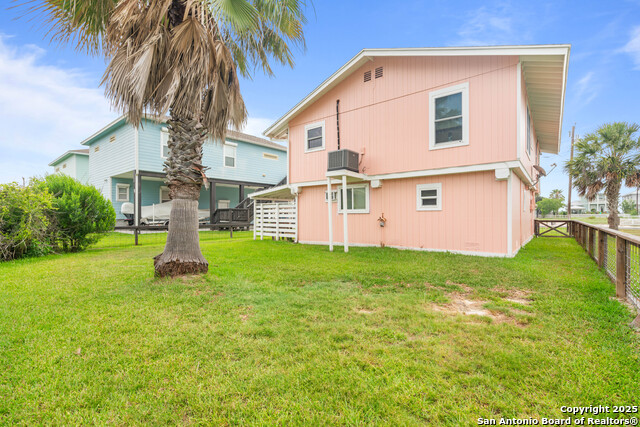 Listing photo id 21 for 1419 S Magnolia St