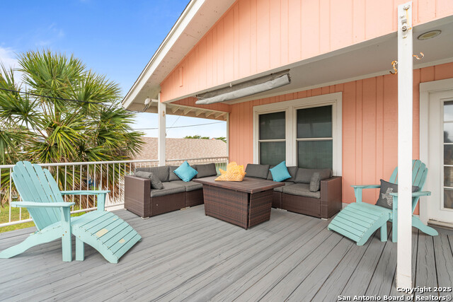 Listing photo id 3 for 1419 S Magnolia St