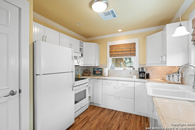 Listing photo id 5 for 1419 S Magnolia St