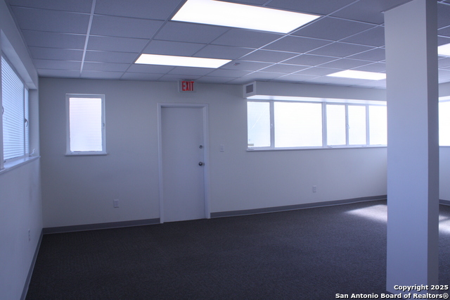 Listing photo id 2 for 2621 Main D