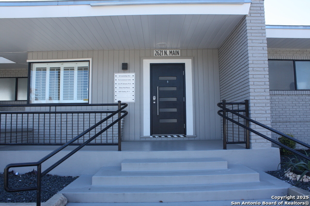 Listing photo id 5 for 2621 Main D