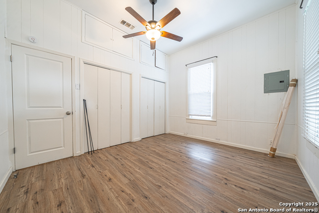 Listing photo id 10 for 2310 Houston St W