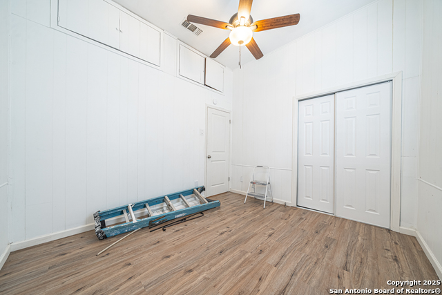 Listing photo id 11 for 2310 Houston St W