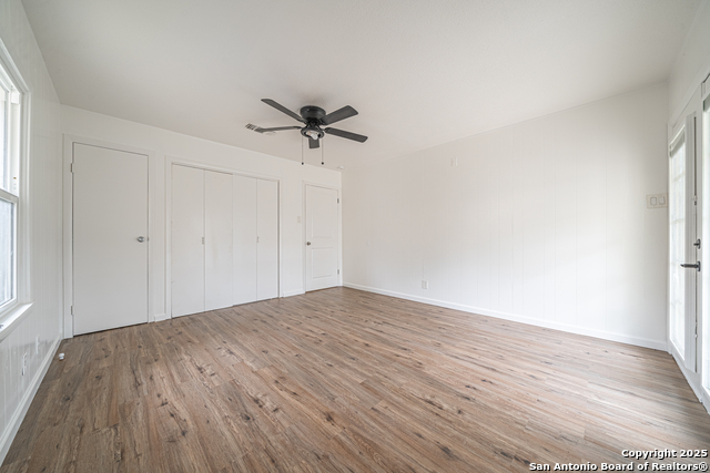 Listing photo id 15 for 2310 Houston St W