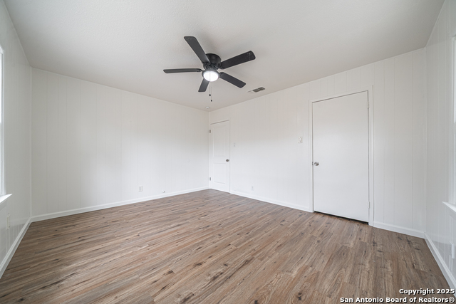Listing photo id 18 for 2310 Houston St W