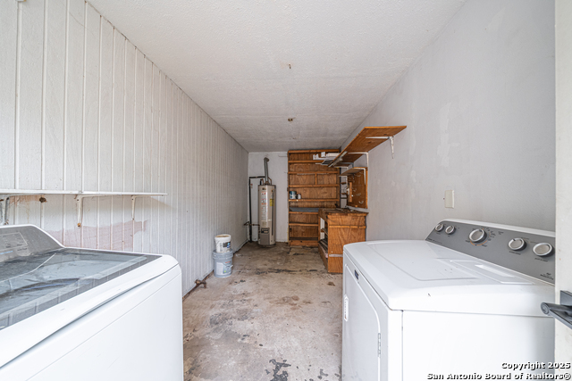 Listing photo id 21 for 2310 Houston St W