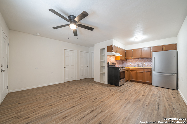 Listing photo id 22 for 2310 Houston St W