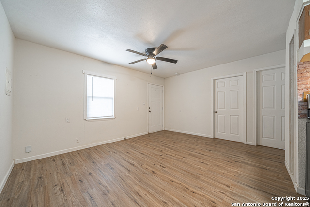 Listing photo id 23 for 2310 Houston St W
