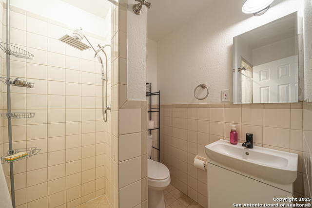 Listing photo id 25 for 2310 Houston St W