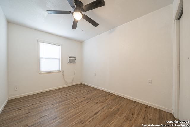 Listing photo id 26 for 2310 Houston St W