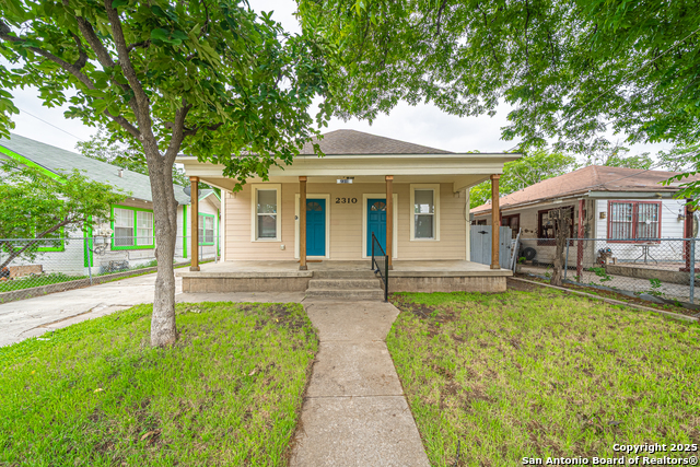 Listing photo id 1 for 2310 Houston St W