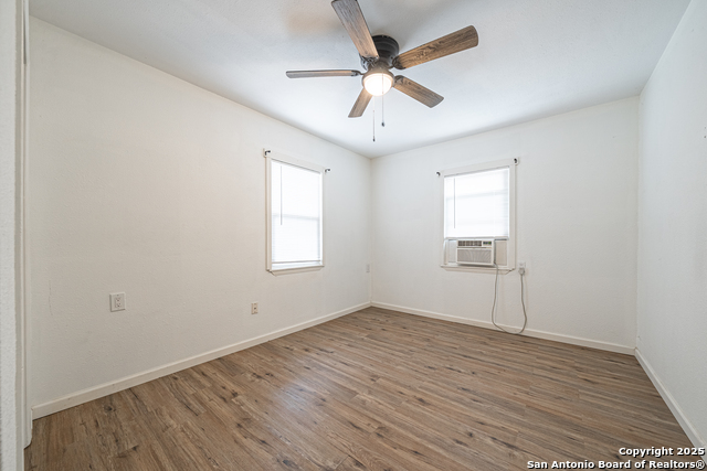 Listing photo id 28 for 2310 Houston St W