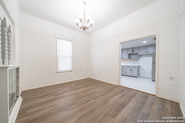 Listing photo id 4 for 2310 Houston St W