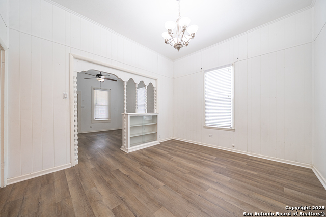 Listing photo id 5 for 2310 Houston St W