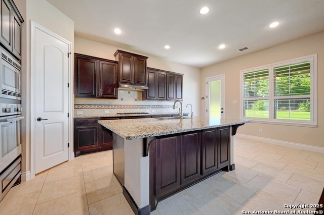 Listing photo id 13 for 25126 Estancia