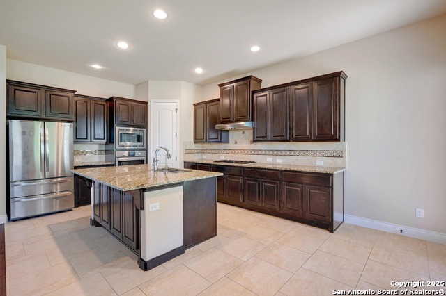 Listing photo id 14 for 25126 Estancia