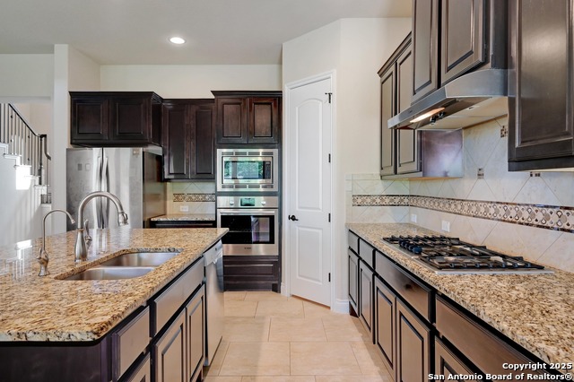 Listing photo id 15 for 25126 Estancia