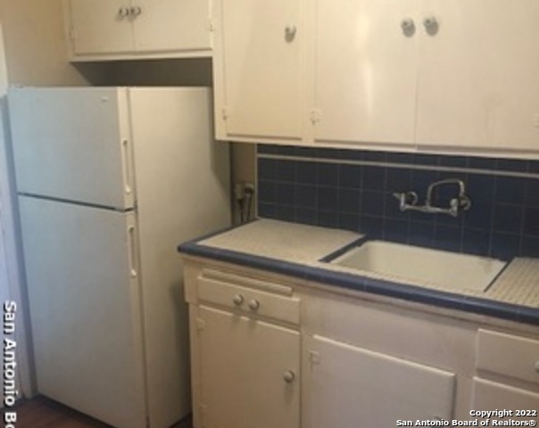 Image 2 of 14 For 336 Lullwood Ave E 4