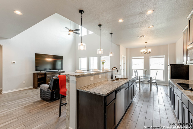 Listing photo id 19 for 7417 Cheyne Walk
