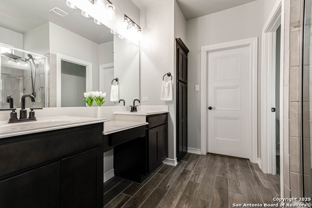 Listing photo id 26 for 7417 Cheyne Walk