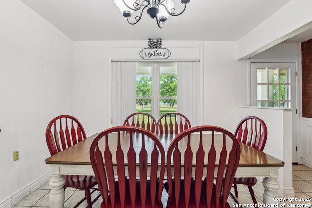 Listing photo id 10 for 2495 Lower Seguin