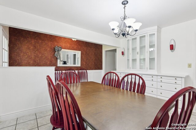 Listing photo id 11 for 2495 Lower Seguin