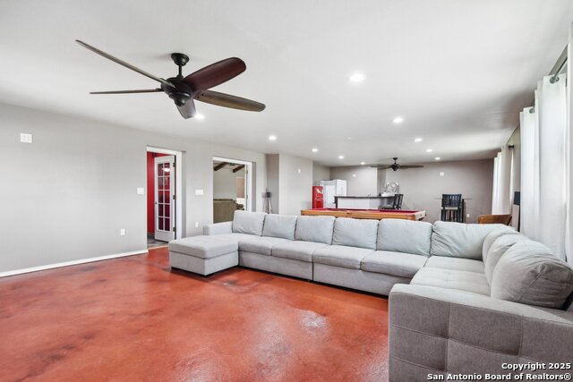 Listing photo id 15 for 2495 Lower Seguin