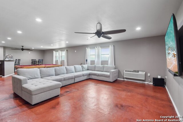 Listing photo id 17 for 2495 Lower Seguin