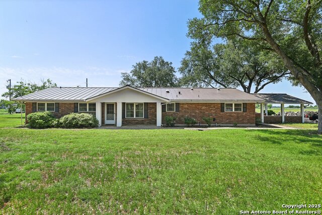 Listing photo id 0 for 2495 Lower Seguin