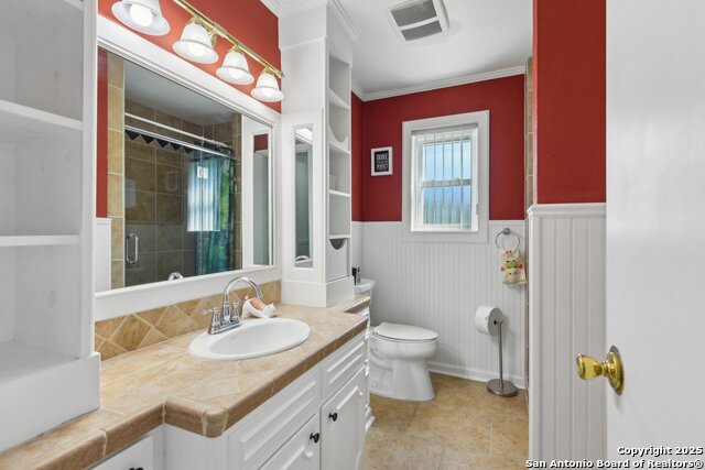 Listing photo id 22 for 2495 Lower Seguin